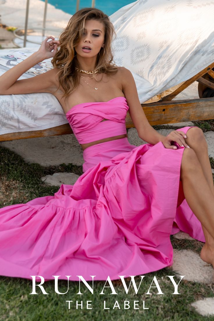 The party look of the season 🔥 Hoop Skirt, Skirt Co Ord, Party Look, Dresses Ideas, Outfits Verano, Party Looks, Outfits Casuales, Prom Dresses Long, Strapless Dress Formal