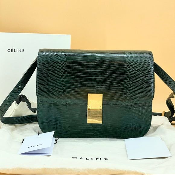 CELINE classic bag Lizard skin NWT WZY8663 Product Details Size: W23 H18 D7CM Strap L138CM W9" H7.25" D2.75" Strap L54.5" Retail price: 8700cad+ tax Color：Green Leather: Lizard skin Accessory: Tag, dust bag, box Condition: Brand new Sub-category: Shoulder bag, crossbody bag, cluth Please Note All products in our store are second-hand and vintage. ITEM LOCATION IS CANADA. Duties are set by the destination country/province's customs authorities. We are not responsible for paying any duties. These Green Double Flap Evening Bag, Green Evening Bag With Double Flap, Designer Green Double Flap Bag, Elegant Green Bag With Double Flap, Elegant Green Double Flap Bag, Luxury Green Double Flap Bag, Green Leather Double Flap Bag, Luxury Green Rectangular Flap Bag, Box Aesthetic