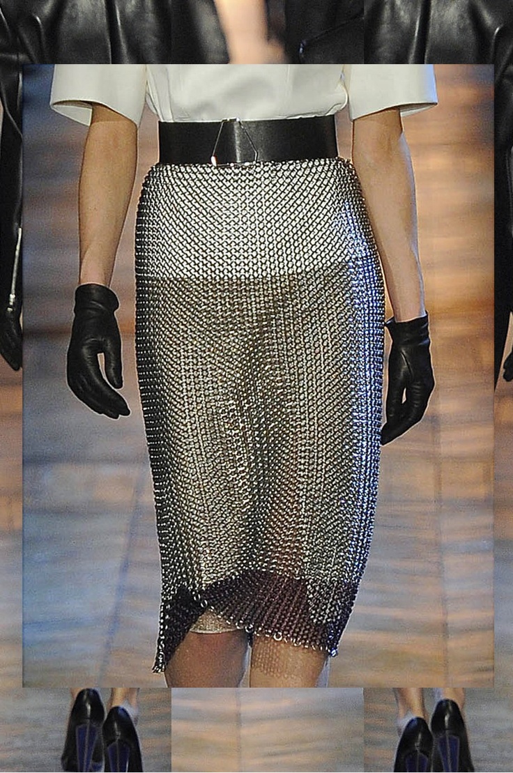 Chainmail ysl Chainmail Outfit, Chainmail Fashion, Joan Of Arc Costume, Afropunk 2017, Chainmail Skirt, Chainmail Clothing, Ysl Fashion, Thigh Garter, Chainmail Jewelry