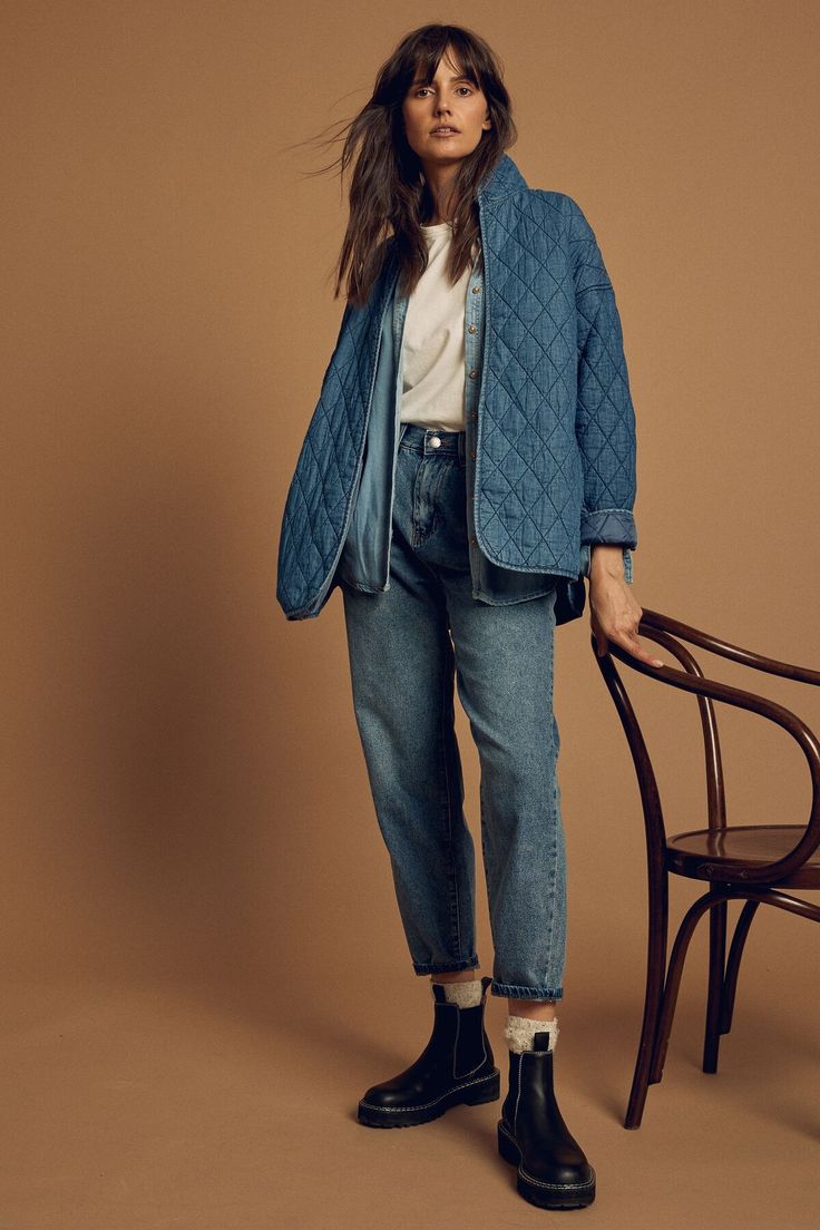 Quilted Denim Jacket Outfit, Quilted Jacket Street Style, Quilted Jacket Outfit, Quilted Denim Jacket, Colors Outfit, Embrace Femininity, Jacket Outfit Women, 2024 Ideas, Denim Quilt