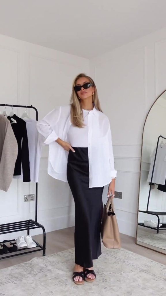 50  Modest Fashion Looks to Keep You Cool This Summer - Boss Babe Chronicles Black Satin Skirt, Satin Skirt Outfit, Rok Outfit, Modest Summer Outfits, Office Outfits Women, Elegante Casual, Looks Street Style, Stylish Work Outfits, Mode Inspo