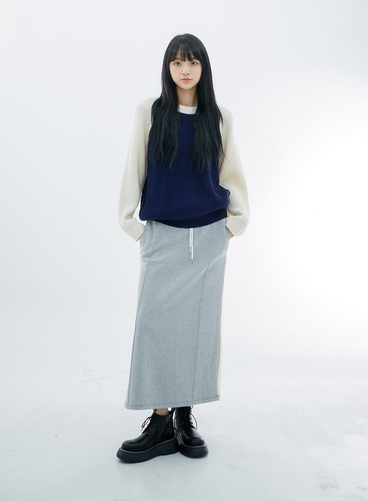 Elastic Sporty Tube Long Skirt OS27 - Lewkin Winter School Cotton Skirt, Casual Gray Skirt For School, Winter Cotton School Skirt, Winter School Pleated Skirt, Sweat Skirt Outfits, Korea Long Skirt Outfit, Long Skirt With Shirt, Long Skirt Japanese Style, Japanese Maxi Skirt Outfit