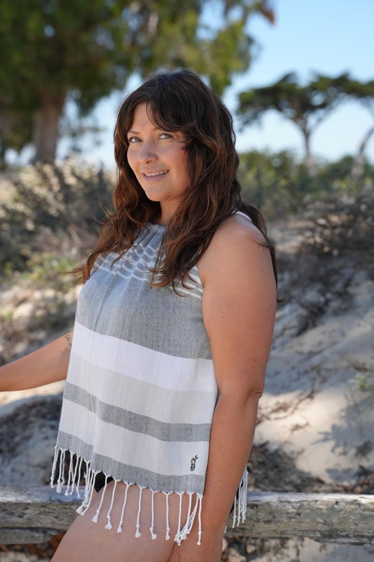 Sail through your day in style with our Skipper Top in Peppercorn! 🌿⚓️ Fit: Enjoy a relaxed, breezy fit that’s perfect for any summer adventure. Features: Made from luxurious Turkish cotton, this top is lightweight, breathable, and accented with chic fringe details. Why We Love It: The Peppercorn color adds a sophisticated touch to your summer wardrobe, effortlessly blending comfort and elegance! 🖤👚 Color: Peppercorn Casual Fringe Tops For Summer, Casual Summer Tops With Fringe, White Beach Top With Back Tassel Tie-up, Casual Beach Tops With Tassels, Summer Beach Tops With Tassels, Casual Fringe Tops For Beach Season, Tassel Tops For Beach Season Cover-up, Casual Summer Tops With Back Tassel Tie-up, Beach Season Fringe Tops For Vacation