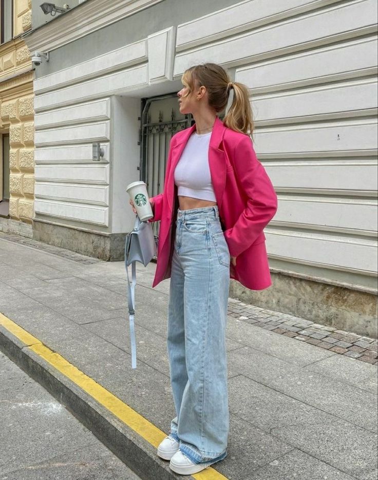 Fuchsia Outfit, Outfit Formal Mujer, Outfits Con Jeans, Blazer Outfits For Women, Mode Zara, Ivy League Style, Pink Blazer, Blazer Outfits, Outfit Inspo Fall