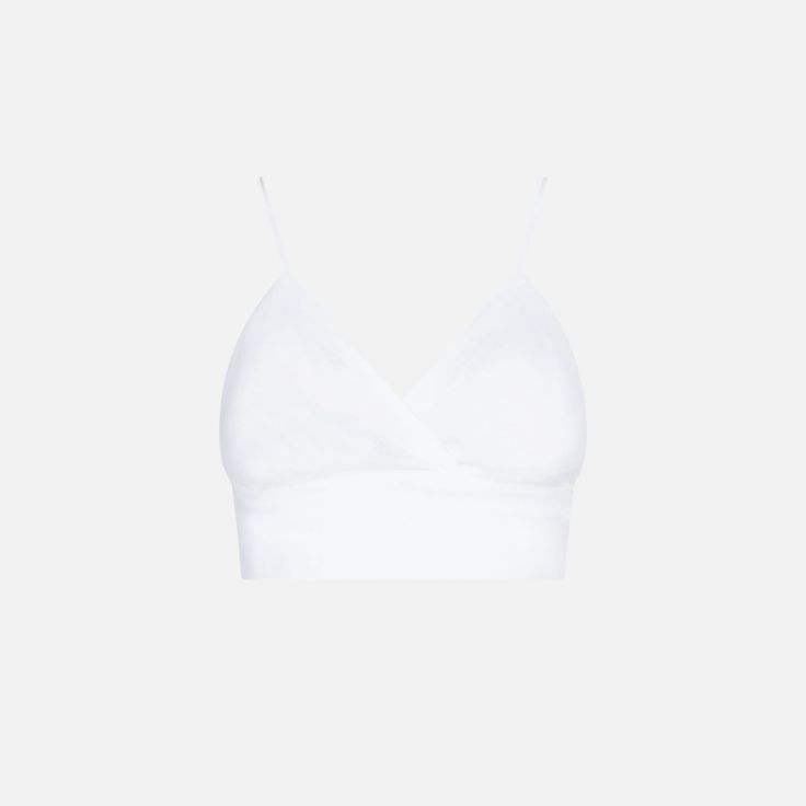 White linen bralette topElastic backRegular fitCoordinating itemComposition: 100% linen Chic Triangle Crop Top With Built-in Bra, Chic Spring Tank Top With Removable Bra Pads, Chic Linen Crop Top, Chic V-neck Crop Top, Chic V-neck Bra-friendly Crop Top, Summer Camisole With Removable Bra Pads, Elegant Cropped Crop Top For Beach, Elegant Crop Top For Beach, Chic Fitted Linen Tank Top