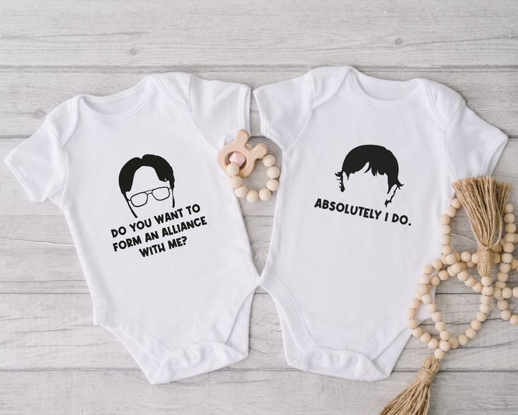 Twins Going Home Outfits, Baby Shower Gifts For Twin Boys, Funny Twin Shirts, Onesies For Twins, Twin Onsies Ideas, Twin Baby Announcements Ideas, Twin Gift Ideas, Twin Onesies Funny, Twin Baby Outfits