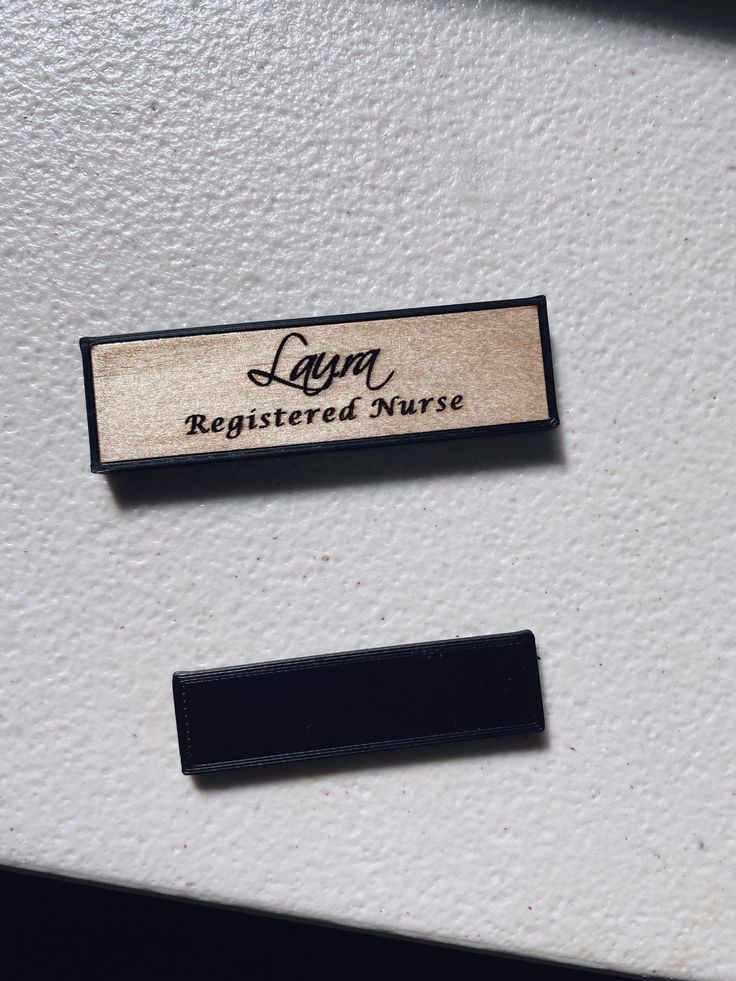 the label on the refrigerator door says, lavin registoed nurse