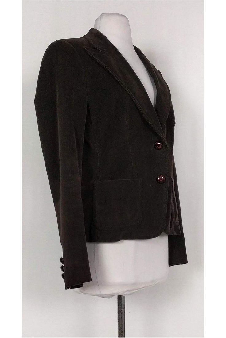 Made with classic corduroy, this jacket is a cool weather must-have. Its deep brown color will pair great with neutral basics. Size 6 97% cotton, 3% elastane Double button closure on front Padded shoulders 3 front pockets Double vents on back 3 buttons on sleeves Unlined Bust 37" Waist 31" Shoulder to hem 23" Brown Cotton Blazer For Work, Brown Cotton Workwear Blazer, Brown Cotton Blazer With Buttons, Brown Corduroy Blazer For Work, Brown Corduroy Blazer With Button Closure, Brown Corduroy Long Sleeve Blazer, Brown Corduroy Blazer With Long Sleeves, Brown Cotton Blazer For Fall, Brown Corduroy Blazer