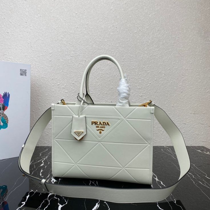 Size: 30cm*23cm*9cm It comes with Dust box, Care manual, Tag, and Paper bag. New Handbags, Fashion Statement, Wellness Design, Paper Bag, Clutch Bag, Prada, The Incredibles, Things To Come, Tote Bag