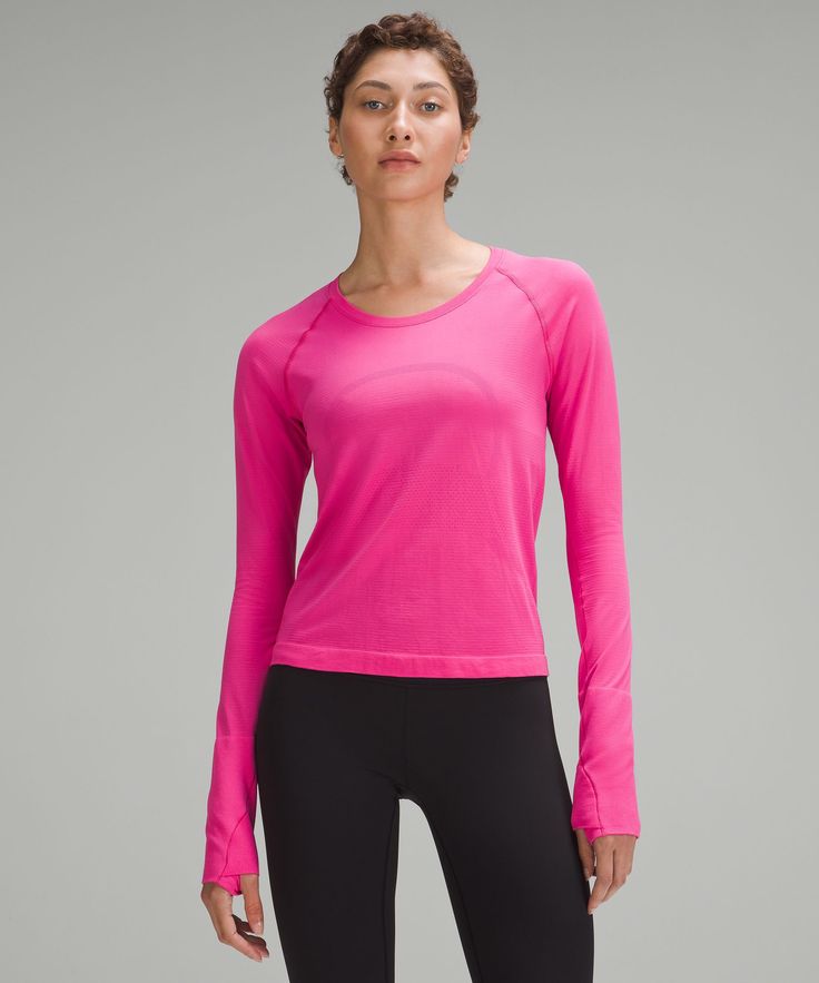 Lululemon Go-dry Tops For Running, Lululemon Go-dry Technical Activewear, Lululemon Technical Moisture-wicking Activewear, Lululemon Moisture-wicking Running Tops, Lululemon Athletic Fit Tops For Workout, Functional Lululemon Tops For Workout, Functional Lululemon Workout Tops, Lululemon Breathable Athletic Fit Tops, Lululemon Technical Running Activewear