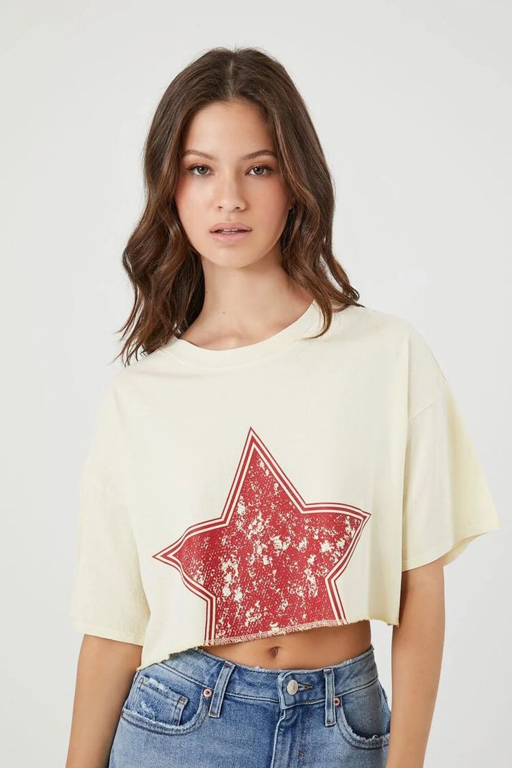 Star Graphic Cropped Tee Trendy Summer T-shirt With Star Patch, Casual Short Sleeve T-shirt With Star Logo, Cotton T-shirt With Star Print For Summer, Summer Cotton T-shirt With Star Patch, Summer Graphic Tee With Star Logo, Spring Crew Neck T-shirt With Star Print, Graphic Tee With Star Logo For Summer, Summer Crew Neck T-shirt With Star Print, Casual Summer T-shirt With Star Logo