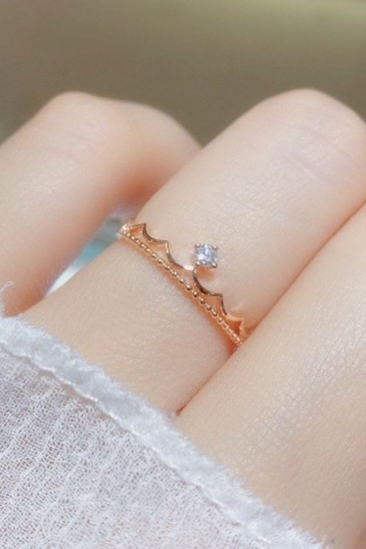 This princess crown is the best option to tie the knot #engagementring #diamondring #goldring Crown Shaped Rings, Tiara Diamond Ring, Rose Gold Princess Cut Diamond Jewelry, Rose Gold Open Ring With Brilliant Cut, Crown Design Open Promise Ring, Promise Ring Jewelry With Crown Design And Open Shape, Rose Gold Diamond Couple Rings For Promise, Rose Gold Open Band Jewelry With Brilliant Cut, Rose Gold Open Band Ring With Diamond Cut