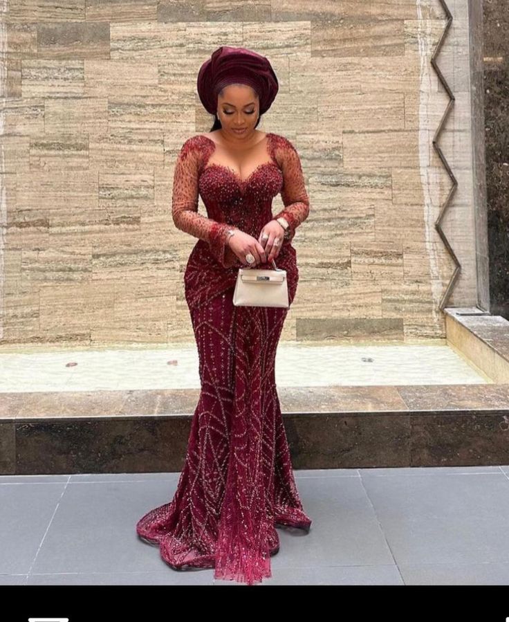 Asoebi Lace Styles Classy, Asoebi Styles Lace, Nigerian Traditional Dresses, Asoebi Lace Styles, Asoebi Lace, Nigerian Wedding Dresses Traditional, Lace Styles For Wedding, Nigerian Dress Styles, Aso Ebi Lace