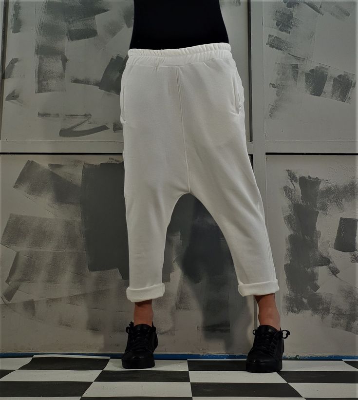 Oversized Trousers Sweatpants With Pockets, White Straight Pants With Elastic Waistband, Trendy White Pants With Side Pockets, Stretch White Ankle-length Pants, White Stretch Ankle-length Pants, Trendy Baggy White Sweatpants, Trendy White Baggy Sweatpants, Oversized High-waisted Pants For Loungewear, White Loose Fit Ankle-length Harem Pants