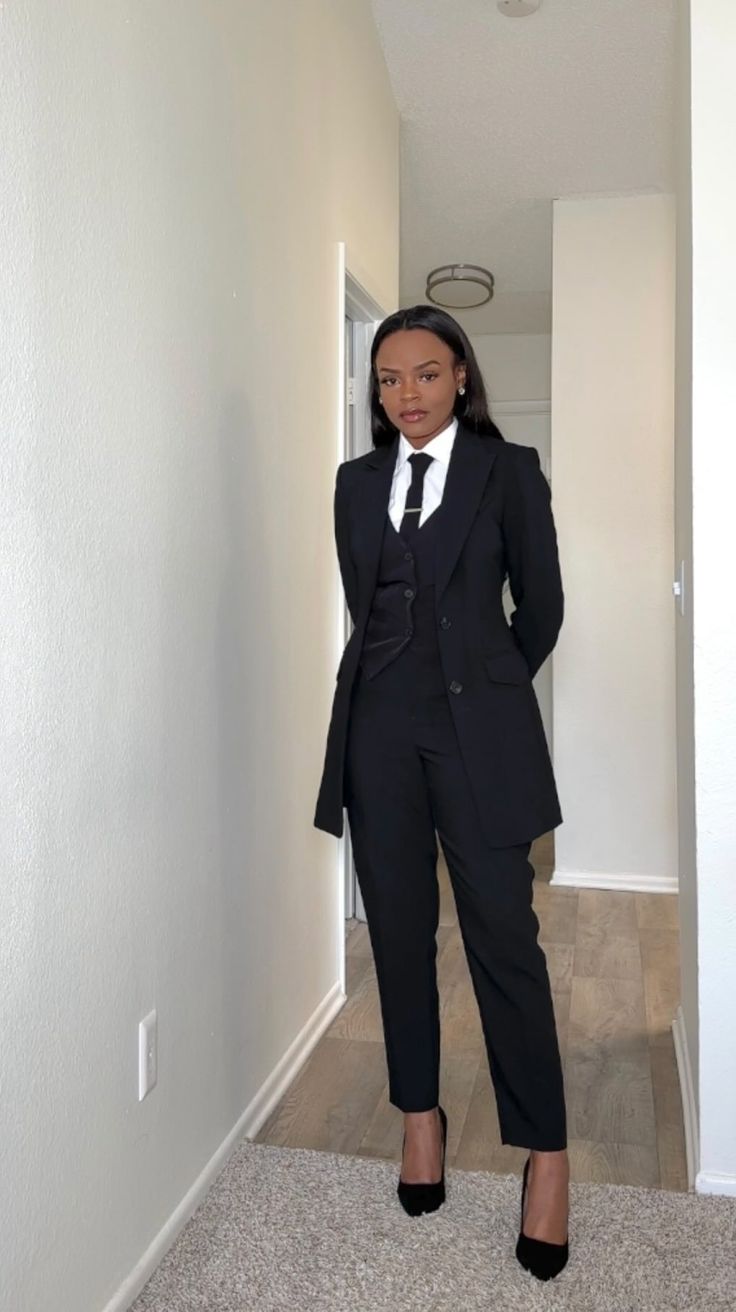 All Posts • Instagram Corporate Cocktail Event Outfit, Baddie Classy Outfits, Cooperate Baddie, Black Women In Suits, Corporate Fashion Office Chic, Corporate Style Women, Womens Suit Outfits, Business Formal Outfit, Formal Suits For Women