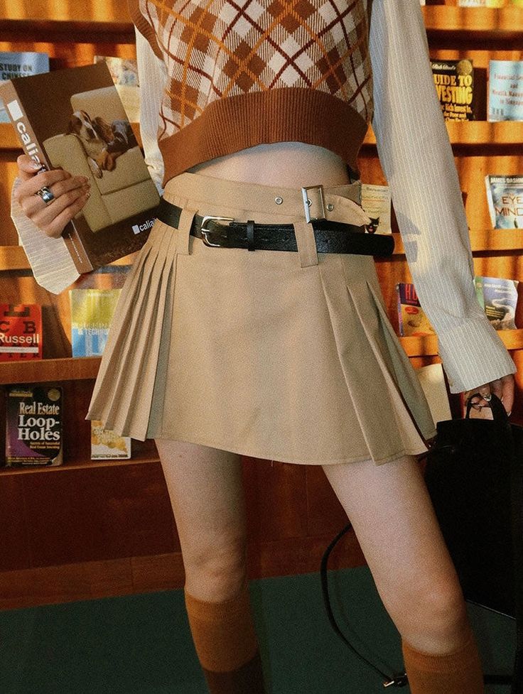 Brand: other/other Applicable age: 18-24 years old Size: S M L Pattern: other/other style: street Street: Europe and America Waist type: natural waist Color classification: Khaki with belt, gray with belt, khaki without belt, gray without belt Item No.: BZ23C2001-1SK Skirt type: pleated skirt Year Season: Spring 2023 Skirt length: short skirt Profile: Type A Material composition: other materials 100% Belt Gray, 24 Years Old, Spring 2023, Gray Skirt, Pleated Mini Skirt, Short Skirt, Types Of Skirts, Skirt Length, Pleated Skirt