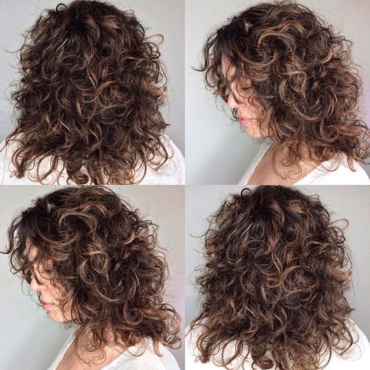 Curly Shag For Medium Length Hair Curly Hairdos, Curly Shag Haircut, Natural Curly Hair Cuts, Medium Length Curly Hair, Medium Curly, Medium Curly Hair Styles, Haircut Inspiration, Haircuts For Curly Hair, Hairstyles Curly