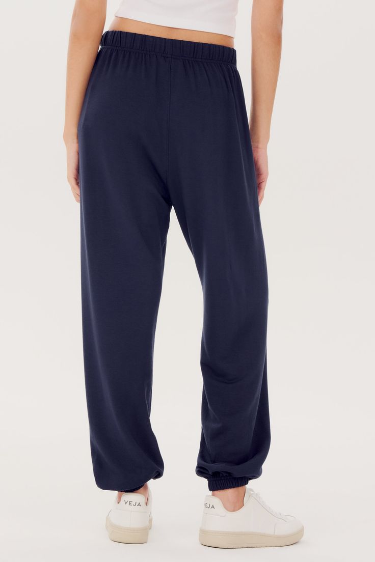 Go all out baggy in our newest ultra luxe fleece sweatpant for working out or just relaxing at home. BEST FOR: Warm-ups, cool downs and cool weather workoutsModel Stats:Height: 5’9”, Bust: 32.”5, Waist: 23.5”, Hips: 35”Wearing size: Small Cool Weather, Just Relax, Home Made, Working Out, At Home, Sweatpants, Angeles, How To Wear, Tracksuit Bottoms