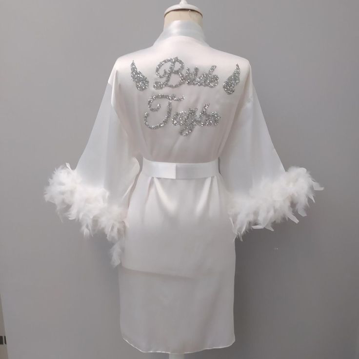 Bride Robe Personalized, Bridal Robes Getting Ready, Feather Kimono, Bride Kimono, Bridal Robes Personalized, Colour Blocking Fashion, Pre Wedding Photoshoot Outfit, Kids Robes, Kimono Design