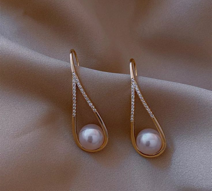 These vintage inspired earrings are classically simple. The gorgeous pearl and diamanté earrings are perfect for brides or bridesmaids. Luxury Classic Earrings With Ear Wire, Luxury Fine Jewelry Pearl Earrings With Elegant Design, Elegant Luxury Pierced Pearl Earrings, Luxury Classic Pearl Earrings For Everyday Elegance, Luxury Everyday Pearl Earrings, Luxury Gold-plated Pearl Earrings For Evening, Luxury Gold Plated Pearl Earrings For Evening, Luxury Single Pearl Earring For Evening, Luxury Elegant Pearl Earrings