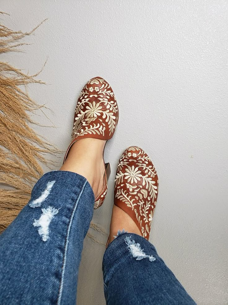 Stella Embroidered Mexican Wedges/mexican Huarache//mexican - Etsy Mexican Wedges, Mexicana Outfits, Mexican Style Wedding, Mexican Boots, Mexican Shoes, Mexican Sandals, Womens Booties, Beautiful High Heels, Booties Ankle Boots