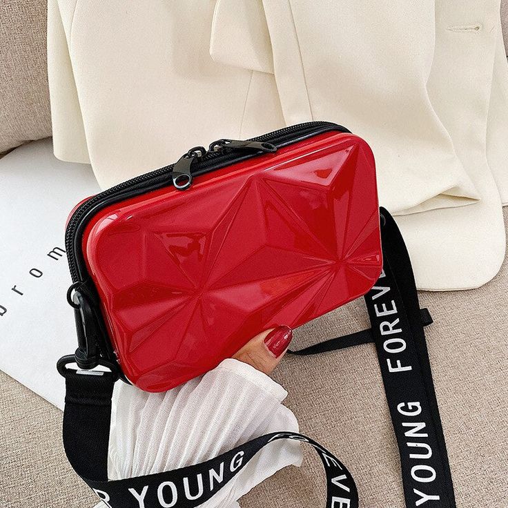 Brand Name: RPXBGUCKARHGLining Material: polyesterShape: BoxHandbags Type: Shoulder BagsMain Material: PVCPlace Of Origin: GUANG DONG ProvinceOrigin: CN(Origin)Closure Type: zipperHardness: HARDGender: WOMENPattern Type: SolidInterior: No PocketItem Type: HandbagsExterior: NONEStyle: FashionModel Number: B40Occasion: VersatileNumber of Handles/Straps: Singlefeature2: shopping bags for boutiquestyle6: Fashionfeature1: Leisure shopping bagcolor: Solid Coloroccasions: It is suitable for leisure tou Mini Luggage, Tas Mini, Small Suitcase, Hand Bags For Women, Leather Waist Bag, Bag Suitcase, Luggage Bag, Mini Handbags, Make Up Bag