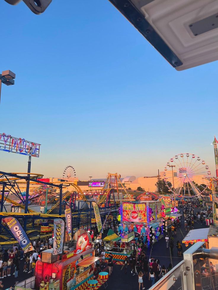 Fair
Carnival
View
Sunset Bucket List Usa, Fair Aesthetic, Kuala Lampur, Fair Pictures, Fair Rides, Summer Loving, Summer Fun List, Summer Goals, Summer Plans