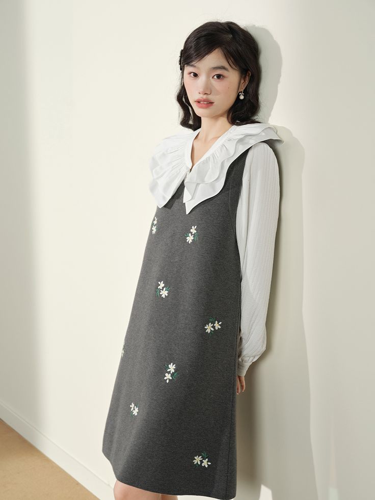 ❤ Item Size (cm)     Size Clothes length Shoulder width Bust Hem size   S 86.5 36 91 124   M 88 37 95 128   L 89.5 38 99 132     ❤ Commodity Details     Brand KUOSE   SPU KSB2409016   Color GREY   Size S,M,L   Material FABRIC: 42.4%NYLON 22.6%ACRYLIC FIBRES 22.2%POLYESTER 12.8%VISCOSE   Stretch Slightly Stretchable   Thickness Routine Casual Winter Dresses With Embroidery, Casual Embroidered Winter Dresses, Casual Fitted Embroidered Dress For Fall, Casual Embroidered Work Dresses, Winter Cotton Dress With Embroidery, Casual Embroidered Workwear Dresses, Casual Embroidered Dresses For Work, Casual Fall Dresses With Collar, Sleeveless Gray Dress For Winter