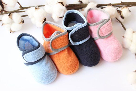 PDF Pattern cozy Infant Baby Kids shoes, Fleece fabric for baby and kids easy Instructions, baby win Baby Boots Pattern, Boots Pattern, Newborn Crib, Vogue Kids, Handmade Baby Items, Soft Sole Baby Shoes, Shoes Pattern, Sewing Kits