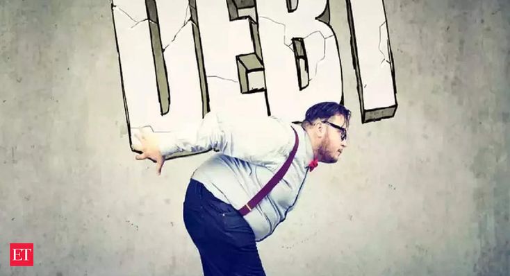 a man with glasses and a tie standing in front of the word erd