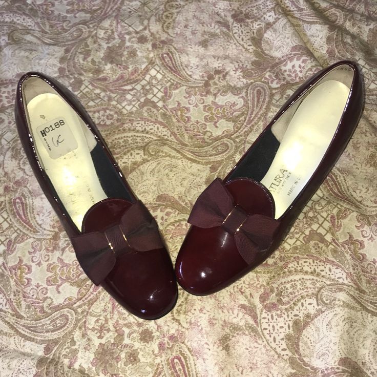 Worn By My Grandmother Once To A Wedding - In Flawless Condition - A True Luxury Find - These Shoes Are So Beautiful Deep Red Patent Leather With Lovely Bow Finished With Gold Accents - Block Style Heel - From The 50’s You Don’t Want To Pass These Up True Size 6 - From My Pet Free Smoke Free Home Of All Things Posh Retro Court Shoes With 4-inch Heel For Party, Classic Evening Slip-on Court Shoes, Retro Court Shoes For Party, Retro Round Toe Heels For Evening, Retro Round Toe Evening Heels, Retro Round Toe Heels For Wedding, Formal Slip-on Court Shoes With 4-inch Heel, Retro Almond Toe Wedding Heels, Vintage Red Heels For Party