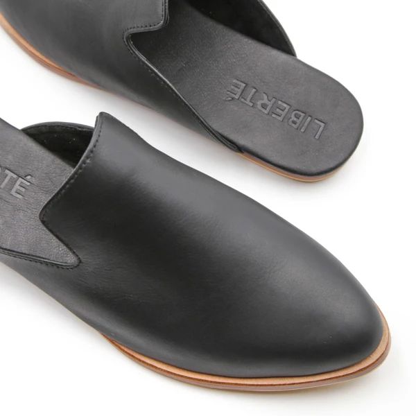 The Modern Mule - Black – Liberté Woven Mules, Pointy Shoes, Black Leather Mules, Black Mules, Leather Slippers, Winter Fits, Cozy Fits, Leather Slides, Fall Shoes