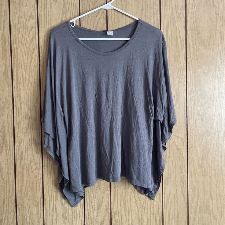 Brand New With Tags Soft, Light Material Summer Batwing Sleeve Top For Layering, H&m Spring Layering Tops, H&m Tops For Spring Layering, H&m Long Sleeve Tops For Layering, H&m Long Sleeve Solid Color Top, H&m Tops For Layering In Fall, Casual Oversized Tops From H&m, H&m Casual Tops For Layering, H&m Tops For Fall Day Out