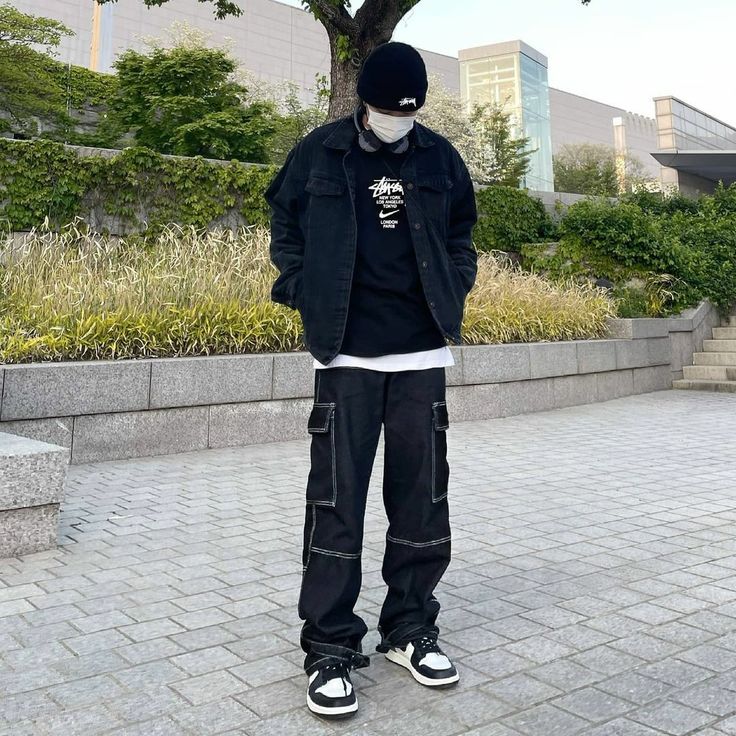 Black Windbreaker Outfit Men, Windbreaker Jacket Outfit Men, Windbreaker Outfit Mens, Windbreaker Outfit Casual, Asian Streetwear Men, Jeans Hoodie Outfit, Windbreaker Outfit Men, Outfits With Hoodies, Varsity Jacket Outfit Mens