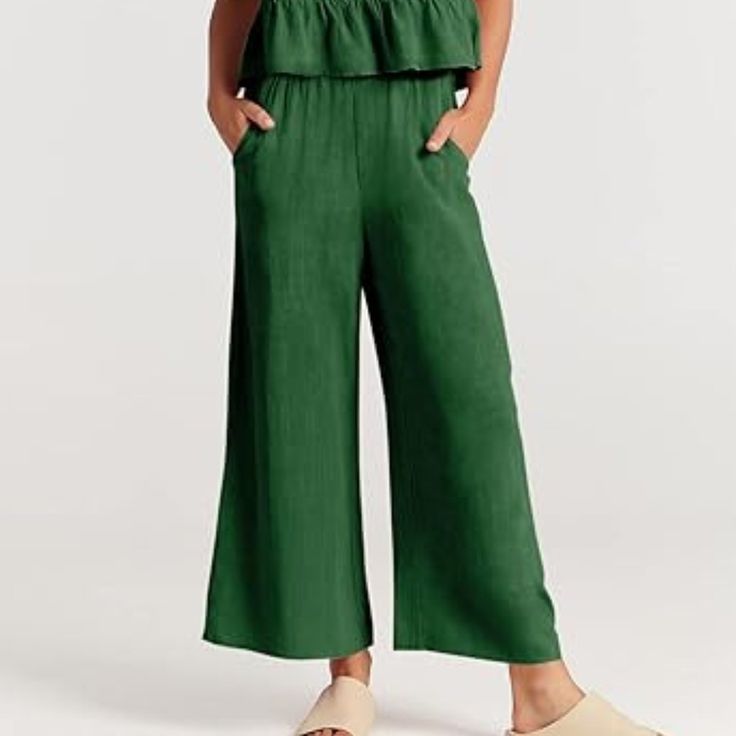 Very Cute Wide Leg, Elastic Waist, Capri Pants In Dark Green Color. Originally Part Of A Two-Piece Set, But Got Separated From The Top. Pants Have Front Side Pockets And Are 30% Linen And 70% Rayon. Approximate Measurements Waist Across: 14.5" Inseam: 22" Ub2 Please Ask Any Questions Before Purchasing. I Am Happy To Bundle And Combine Shipping For Any Of My Listings. All Items Come From A Smoke-Free Home And I Ship Same Or Next Day. Check Out All Of My Listings For More Great Deals On Great Brand Name Items! Please Check Measurements Carefully To Avoid Needless Returns So I Can Keep My Prices Reasonable. Unless There Is A Defect In The Item, I Do Not Accept Returns. As Items Are Ship Green Cotton Capri Pants, Cotton Wide-leg Capris With Pockets, Green Ankle-length Summer Capris, Green Ankle-length Linen Pants, Green Ankle-length Capris With Pockets, Dark Green, Green Colors, Capri, Elastic Waist