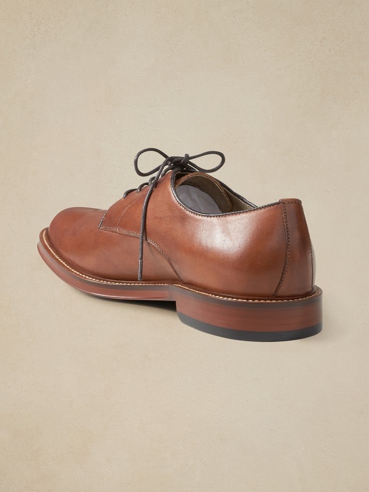 A versatile oxford shoe with sleek, minimalist design, made in luxe, Italian leather.  Designed with lightweight, durable OrthoLite® performance insoles for breathable cushioning that wicks away moisture for the ultimate in comfort.  Our Advanced Co Business Slip-on Oxfords With Ortholite Insole, Leather Slip-resistant Dress Shoes With Round Toe, Classic Low-top Lace-up Shoes With Leather Sole, Wingtip Oxfords With Removable Insole For Derby, Derby Wingtip Oxfords With Removable Insole, Low-top Leather Shoes For Derby With Removable Insole, Classic Brown Leather Shoes With Ortholite Insole, Brown Dress Shoes With Plain Toe And Removable Insole, Classic Lace-up Dress Shoes With Rubber Sole