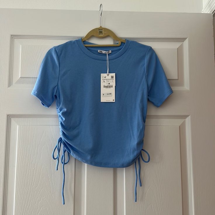 Never Worn Blue Stretch T-shirt For Summer, Blue Stretch Crew Neck Top, Fitted Blue T-shirt For Summer, Light Blue Fitted T-shirt For Summer, Blue Stretch Shirt For Summer, Fitted Light Blue T-shirt For Summer, Blue Crew Neck Top For Spring, Basic Blue Summer Tops, Basic Blue Tops For Summer