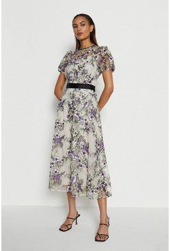 Dress code? New. Shop our new-season edit at Coast and find all your new favourite pieces. Flower Midi Dress, Floral Evening Dresses, Midi Dress White, Purple Midi Dress, Embroidered Midi Dress, Puff Sleeve Dresses, Dress With Tie, Todays Outfit, White Midi Dress