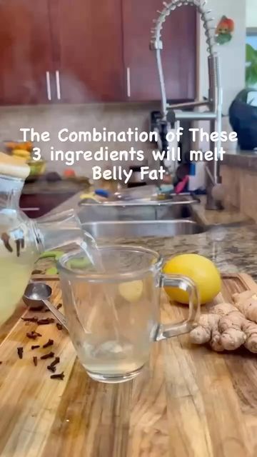 Best Smoothie, Melt Belly Fat, Belly Fat Drinks, Lemon Ginger, Healthy Drinks Recipes, Fat Burner Drinks, Healthy Smoothie, Spring Water, Fat Burning Drinks