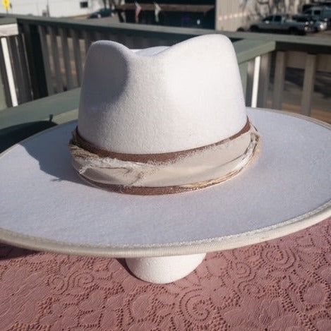 Adjustable Wide Brim Felt Hat For Western-themed Events, Adjustable Brimmed Top Hat For Western-themed Events, Adjustable White Fedora With Flat Crown, White Adjustable Fedora With Flat Crown, Adjustable Wide Brim Felt Hat For Rodeo, Adjustable Wide Brim Felt Hat For Country Events, Adjustable Brimmed Country Felt Hat, Adjustable Wide Brim Hats For Country Events, Adjustable Brimmed Country Style Felt Hat