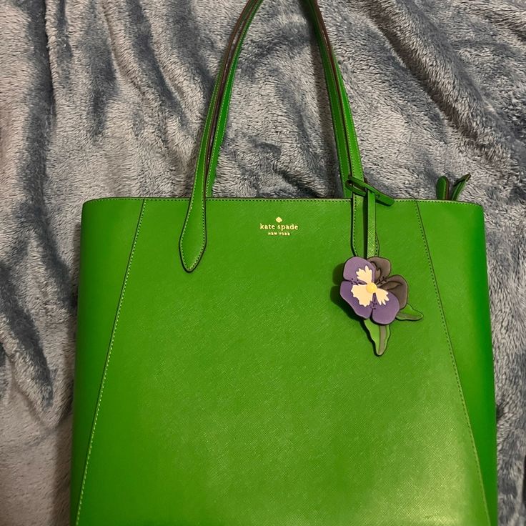 New Never Wore Still With Tags Elegant Green Bags For Errands, Elegant Green Shoulder Bag For Errands, Luxury Green Bag With Interior Card Slots, Designer Green Bag With Interior Card Slots, Designer Green Bags With Interior Card Slots, Formal Green Shoulder Bag With Leather Handles, Kate Spade Green Rectangular Shoulder Bag, Kate Spade Green Double Handle Bag, Formal Green Kate Spade Bag