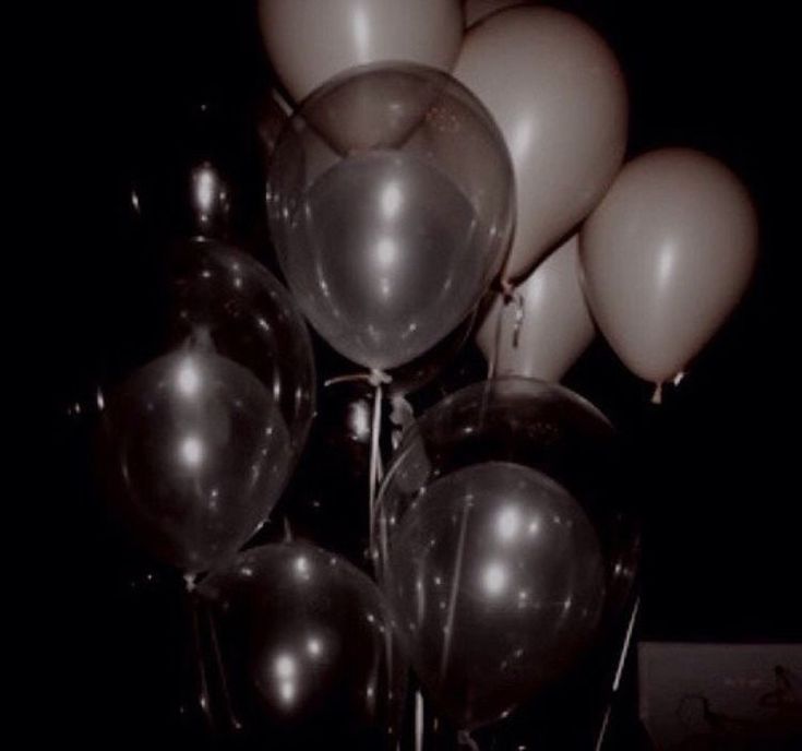 a bunch of balloons that are in the dark