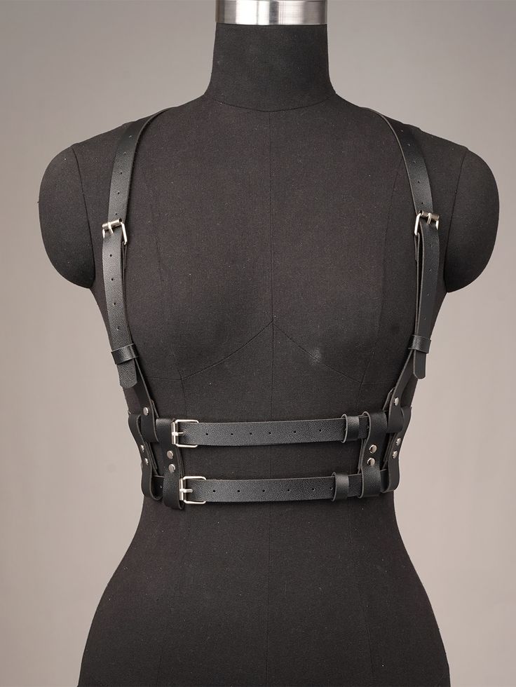 Steampunk Fashion Accessories, Woman Harness, Harness Aesthetic, Body Harness Outfits, Alastor Cosplay, Leather Working Projects, Harness Fashion, Goth Outfit, Party Outfits For Women