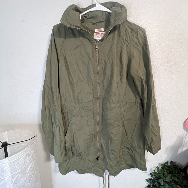 Never Worn Spring Workwear Parka With Long Sleeves, Green Spring Parka With Pockets, Solid Spring Parka With Pockets, Spring Parka With Pockets, Khaki Long Sleeve Parka For Spring, Khaki Spring Parka, Long Sleeve Khaki Parka For Spring, Khaki Long Sleeve Spring Parka, Green Parka For Spring Workwear