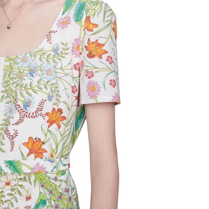 Crafted from cotton poplin, this midi dress is animated by the New Flora print-a delicate-hued botanical pattern that evolves from the House's archival Flora motif from the '60s.New Flora print ivory cotton poplinScoop neckShort sleevesPleated skirtDetachable self-beltBack zip closureMidi lengthComposition: Cotton 100%Lining: Cotton 100%Dry CleanMade in Italy. Flora Print, Runway Dresses, Cotton Midi Dress, Botanical Pattern, Cotton Poplin, White Cotton, Printed Cotton, Tory Burch, Floral Tops