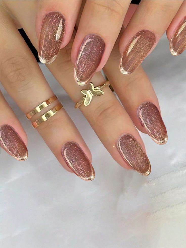 Party Nails With Glitter, Nails For All Outfits, Nail Designs For Oval Shaped Nails, Nail Designs For Party, Pink Gold Nails Design, Gold Color Nails, Oval Gel Nails, Gold Nails Short, Party Nails Designs