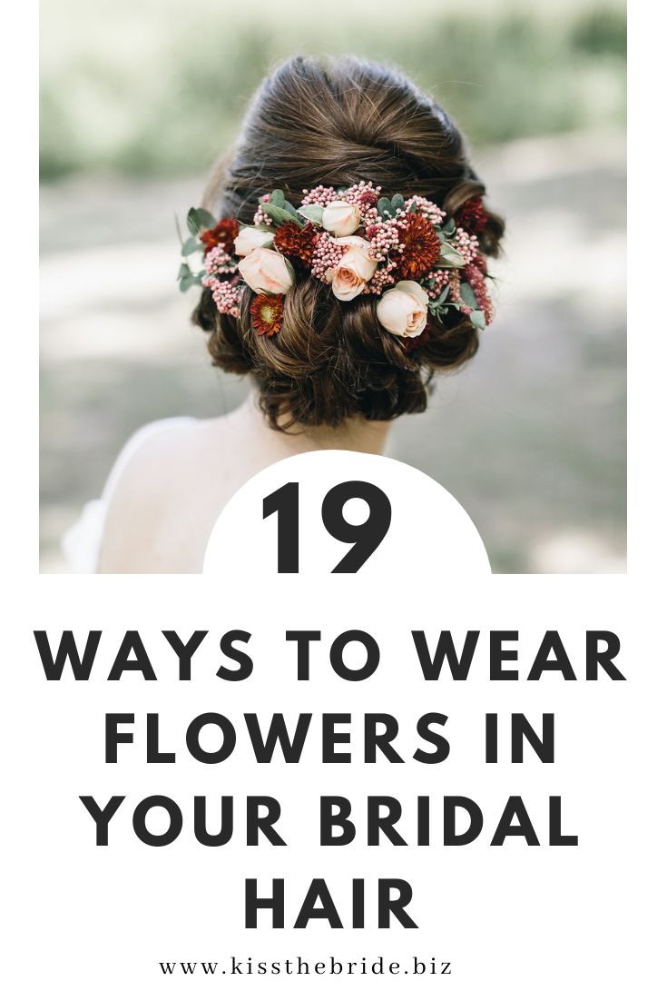 a woman with flowers in her hair and the words 19 ways to wear flowers in your bridal hair