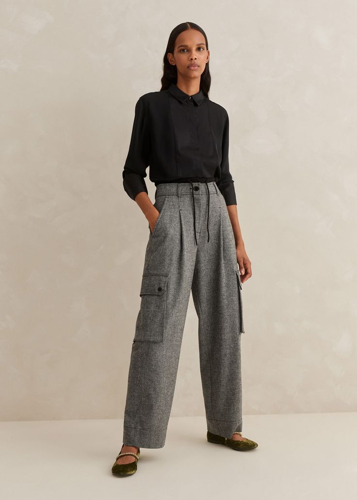 Grey Cargo Outfits Women, Wide Cargo Pants Outfit, Wide Leg Cargo Pants Outfit, Utility Pants Outfit, Cargo Outfits Women, Tux Shirt, Combat Pants, Womens Pants Design, Long Sleeve Layer