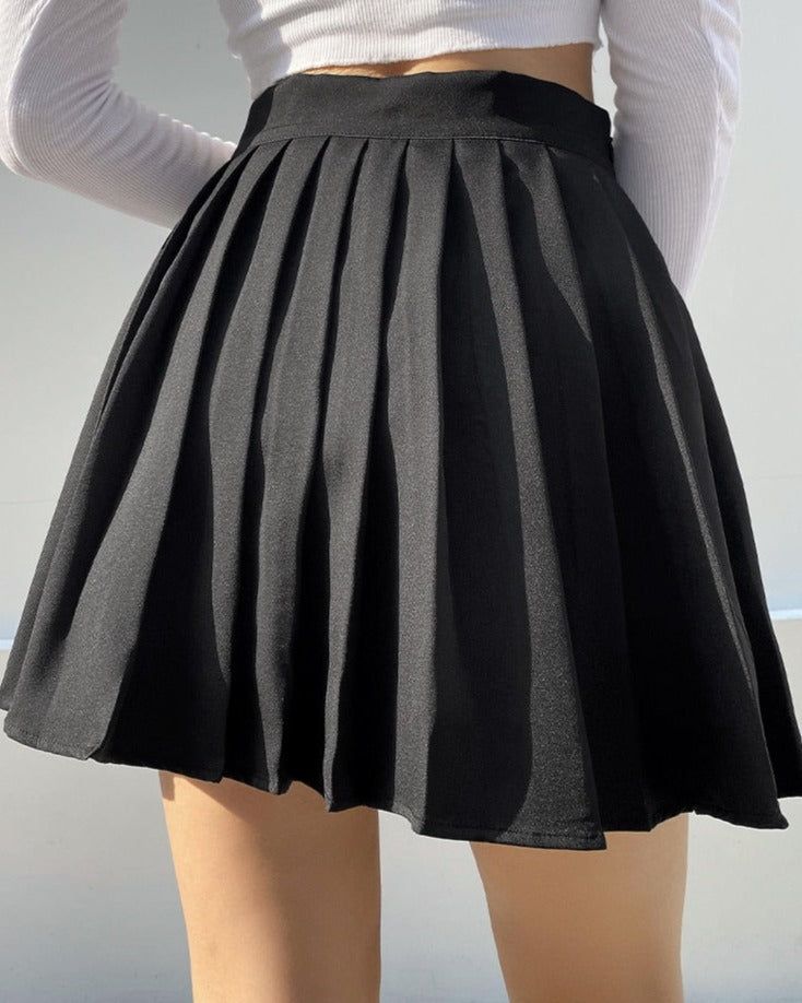 Preppy Style Casual Letter Embroidered 90s Pleated Skirt Korean Streetwear Fashion High Waist Mini Skirt For Women PHOTO SIZE BUST WAIST HIP SHOULDER LENGTH SLEEVE S 64 38 M 68 39 L 72 40 UNIT: cm NOTE:1. 1 inch=2.54 cm. Please follow the size chart to select the size. Do not select directly to your habits.The size may have 2-3 cm differs due to manual measurement.2. If you feel difficult to choose the size ,you can feel free to contact us, we will give you some suggestion,but it is for you refe 90s Pleated Skirt, Preppy Style Casual, Korean Streetwear Fashion, High Waist Mini Skirt, Skirt Korean, Coverup Swimsuit, Khaki Tops, Korean Streetwear, Summer Beach Dress