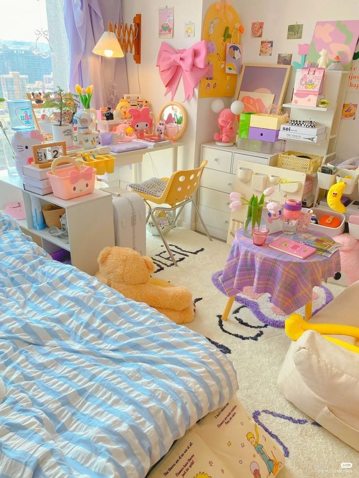 a child's bedroom is decorated in pastel colors